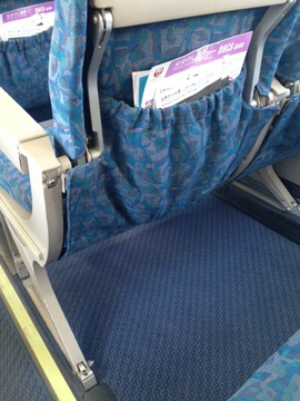 Q400座席の下